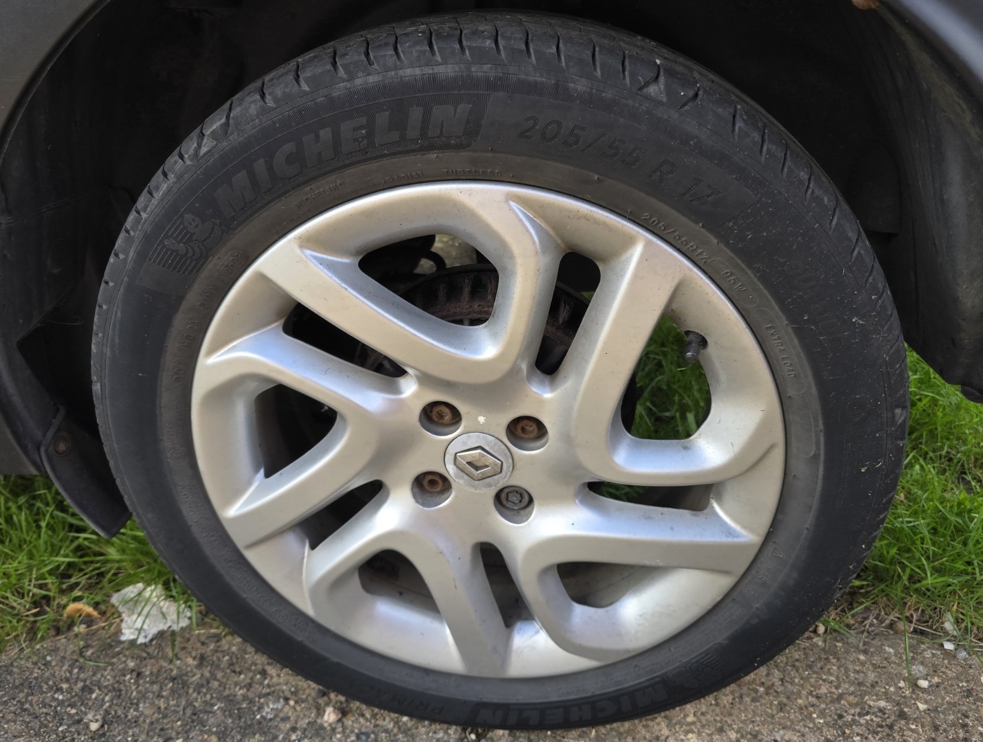 Renault Captur wheel and tyre photographed for a real-world used-car condition check
