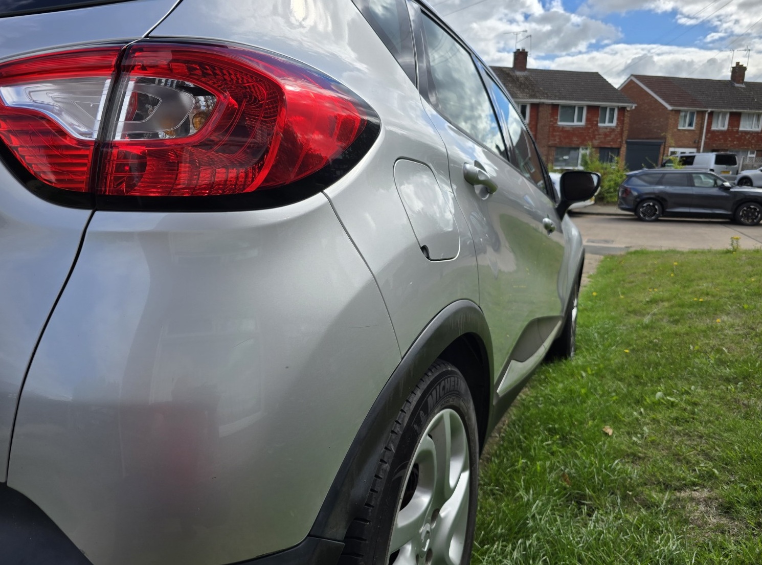 Renault Captur rear-quarter reflections showing how a buyer can assess paint and panel condition